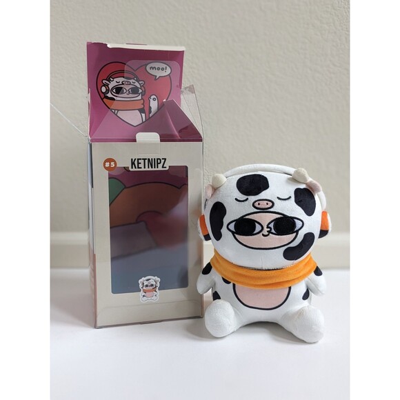 Ketnipz #5 LoFi Girl Cow Plush "Bean" with Original Display Box Limited Edition - Picture 2 of 14